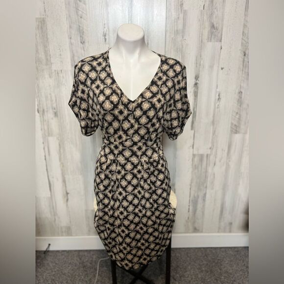 Dress  - Picture 1 of 8